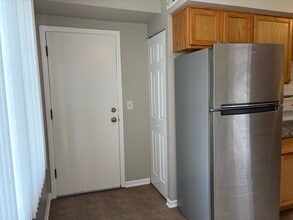 9821 Bianco Terrace in Des Plaines, IL - Building Photo - Building Photo