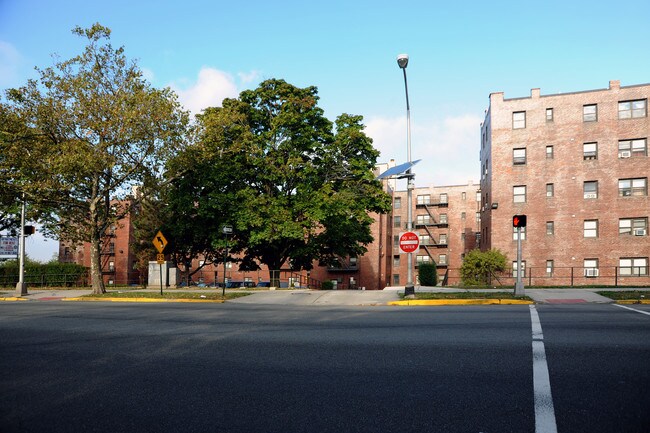 1825 Kennedy Blvd in North Bergen, NJ - Foto de edificio - Building Photo