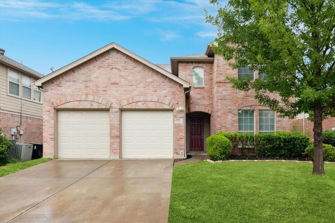 1225 Morning Dove Dr in Aubrey, TX - Building Photo