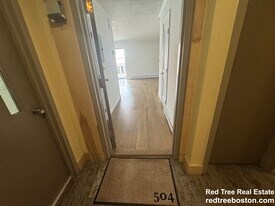 320 Hammond Pond Pkwy, Unit 504 in Brookline, MA - Building Photo