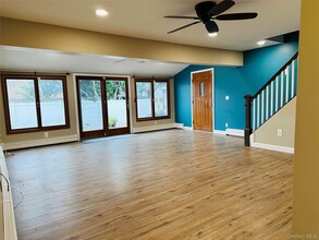 86 Shepherd Ln in Levittown, NY - Building Photo - Building Photo
