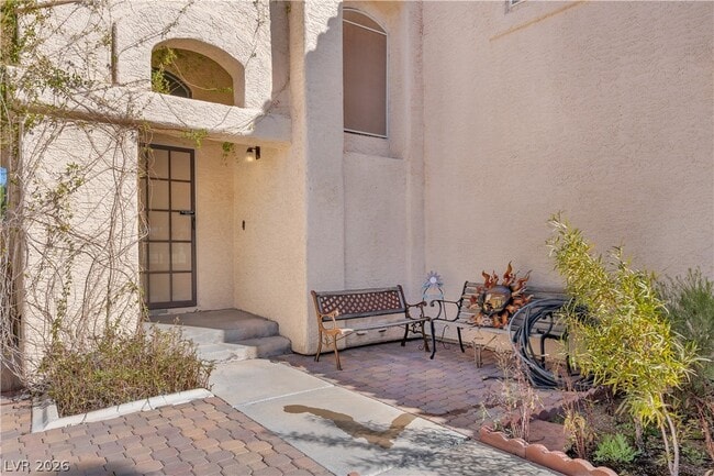 property at 2710 Strathmoor Dr