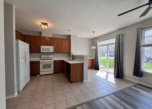 2266 Pembridge Dr in Lake In The Hills, IL - Building Photo - Building Photo