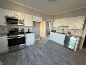 8 N 12th St in Hawthorne, NJ - Building Photo - Building Photo