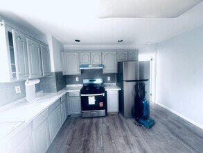 178 Fern Ave in Lyndhurst, NJ - Building Photo - Building Photo
