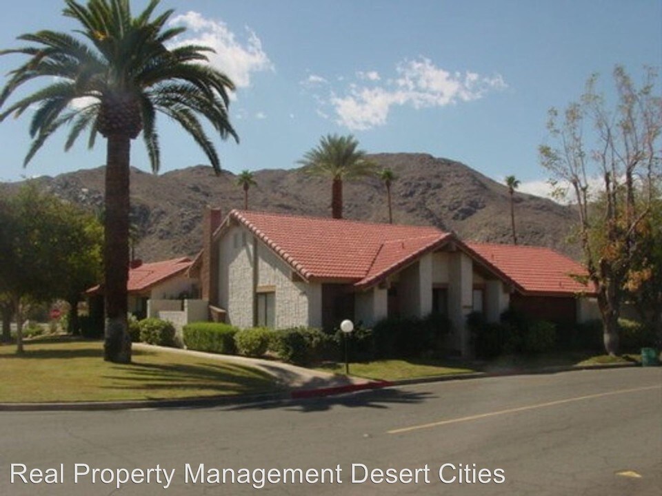 2545 Mira Monte Cir W-Unit -#F in Palm Springs, CA - Building Photo