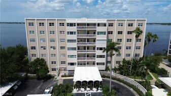 1900 Clifford St in Ft. Myers, FL - Building Photo