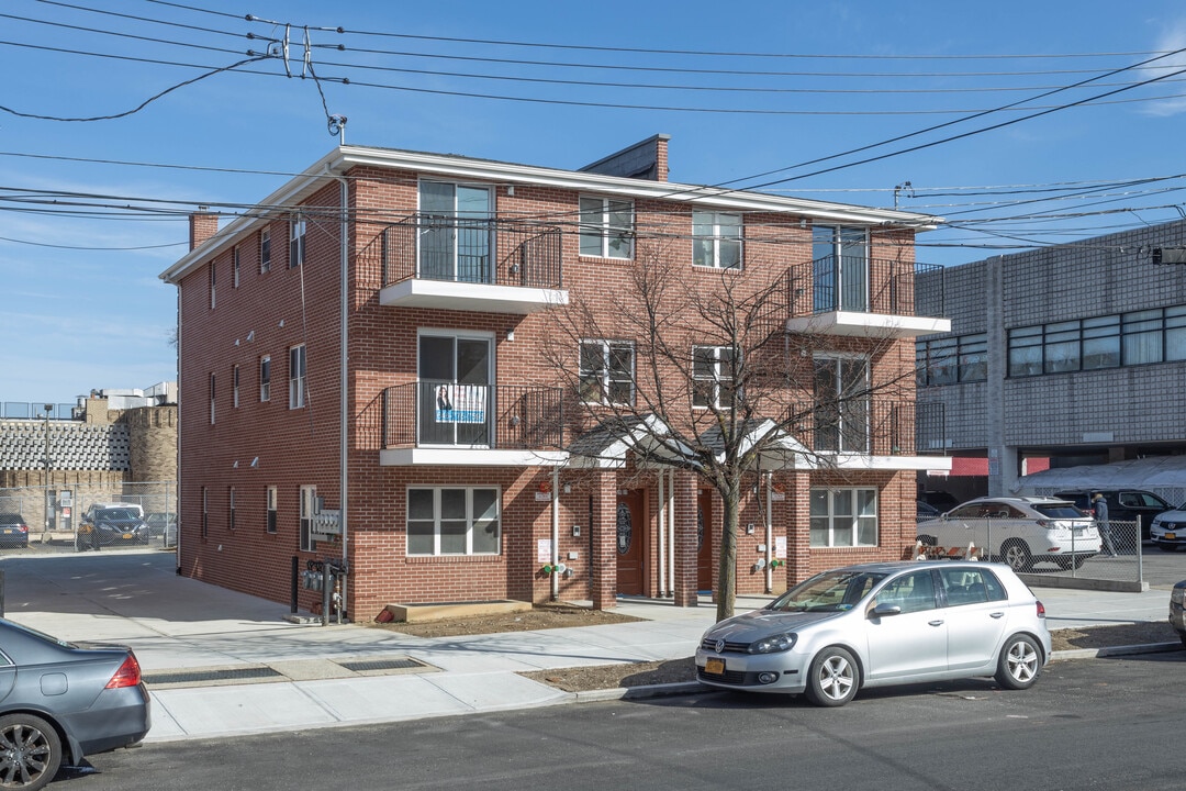 22005 64th Ave in Oakland Gardens, NY - Building Photo