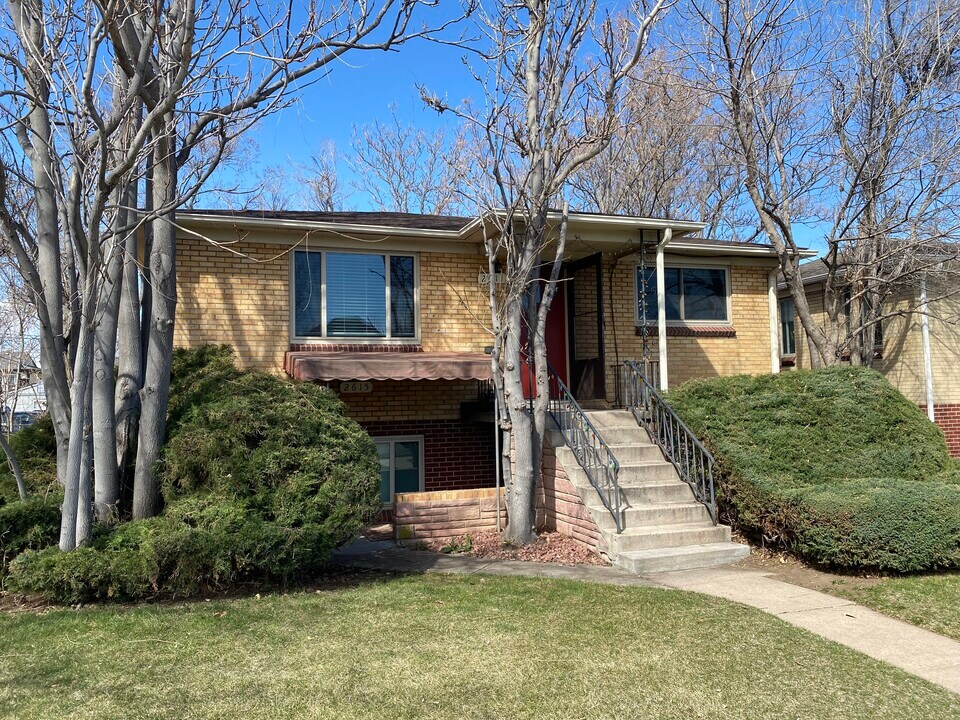 2611 S Logan St, Unit Unit 2611 in Denver, CO - Building Photo