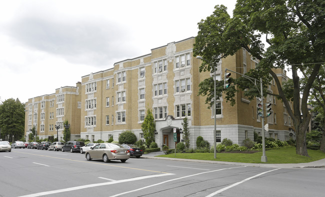 4324-4330 Sherbrooke O in Westmount, QC - Building Photo - Building Photo