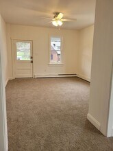 36 E Main St in Brownstown, PA - Building Photo - Building Photo