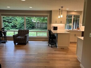 6015 SW Glenbrook Rd in Beaverton, OR - Building Photo - Building Photo