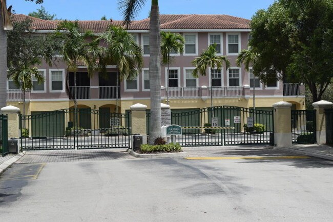 6874 W Sample Rd-Unit -6874 in Coral Springs, FL - Building Photo - Building Photo