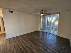 12118 St.Andrews Pl in Miramar, FL - Building Photo - Building Photo