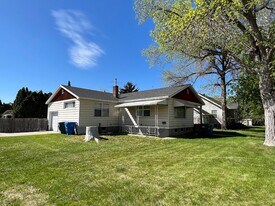 353 Lawton St, Unit Downstairs in Pocatello, ID - Building Photo