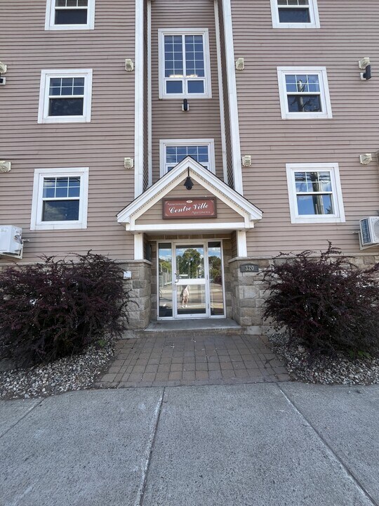 320 St. George St in Moncton, NB - Building Photo