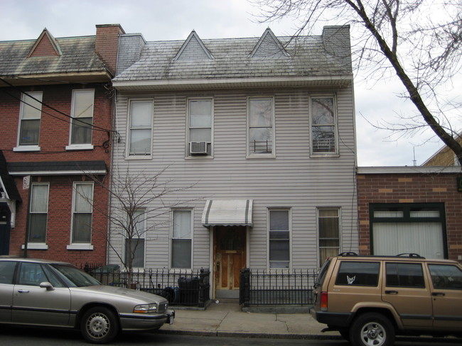 1874 Harmon St in Flushing, NY - Building Photo - Building Photo