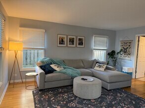 14 Newtown Dr in Buffalo Grove, IL - Building Photo - Building Photo