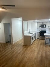 3790 Shirebrook Dr, Unit Newly remodel 2 Bd 2 Bth in Las Vegas, NV - Building Photo - Building Photo