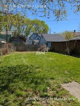 1851 W 52nd St-Unit -Lower in Cleveland, OH - Foto de edificio - Building Photo
