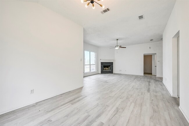 809 Elbe Dr in Arlington, TX - Building Photo - Building Photo