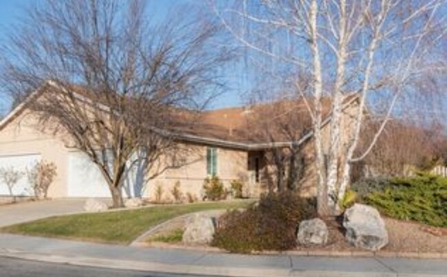 property at 1504 Plumas Ct