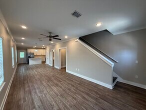 170 N Sand Palm Rd in Freeport, FL - Foto de edificio - Building Photo