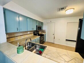 681 Madrid Dr in Kissimmee, FL - Building Photo - Building Photo