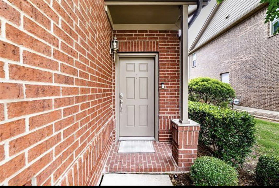 460 Hunt Dr in Lewisville, TX - Building Photo
