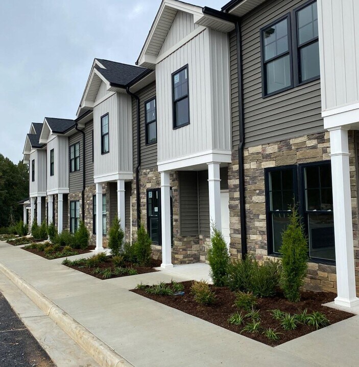 25 English Commons Dr in Lynchburg, VA - Building Photo