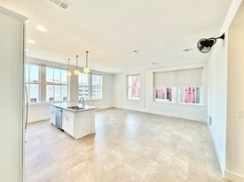 2102 Mechanic St in Galveston, TX - Building Photo