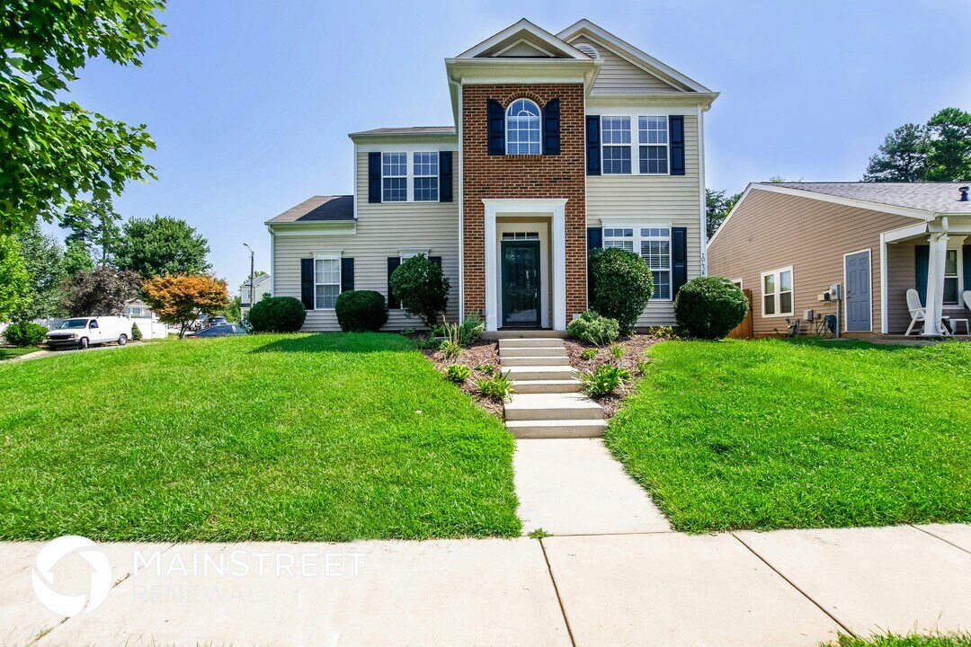 10438 Hugue Way in Charlotte, NC - Building Photo