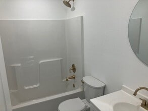 574 Yosemite Way in Salinas, CA - Foto de edificio - Building Photo