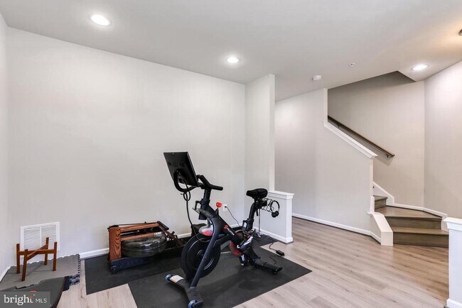 16233 Coolidge Ave in Silver Spring, MD - Building Photo - Building Photo