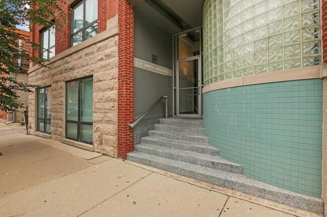 2343 N Greenview Ave in Chicago, IL - Building Photo - Building Photo