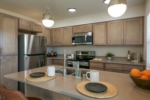 River Landing at Mirabeau in Spokane, WA - Building Photo