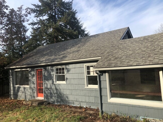 1397 Crest Dr in Eugene, OR - Building Photo - Building Photo
