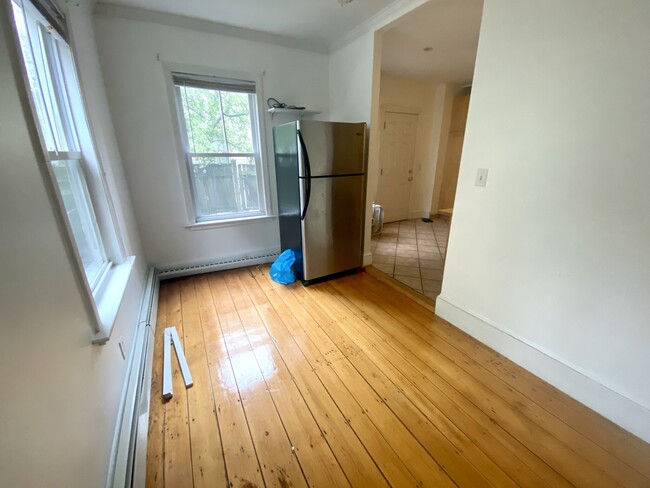 12 Fisk Pl, Unit 12 in Cambridge, MA - Building Photo - Building Photo