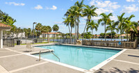 La Vue at Emerald Pointe Apartments in Hollywood, FL - Foto de edificio - Building Photo