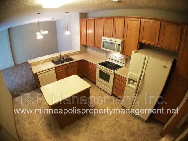 10800 Hawthorn Trail in Woodbury, MN - Building Photo - Building Photo