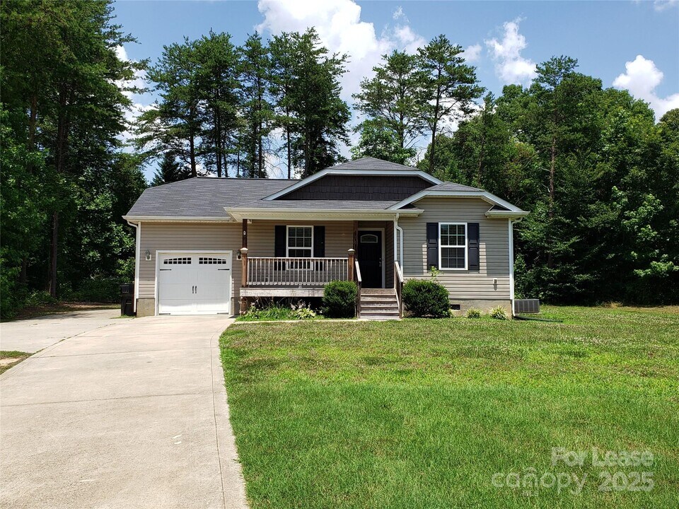 4589 Shawnee Ct in Maiden, NC - Building Photo