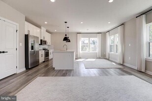 12875 Mosaic Pk Wy in Herndon, VA - Building Photo