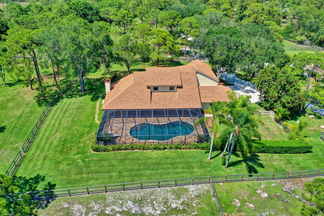 1900 SE Ranch Rd S in Jupiter, FL - Building Photo
