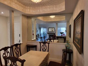 5420 Sylmar Ave, Unit 113 in Van Nuys, CA - Building Photo - Building Photo