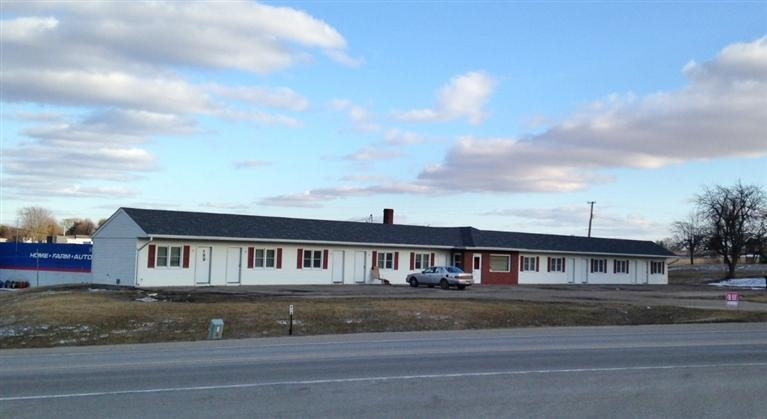 18003 Highway 64 in Maquoketa, IA - Building Photo