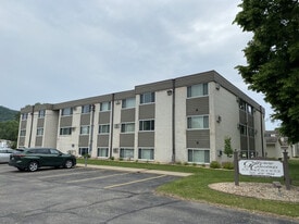 Golfview Crossing Apartments in Winona, MN - Building Photo