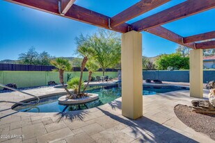 1055 W Indian Hills Pl in Phoenix, AZ - Building Photo