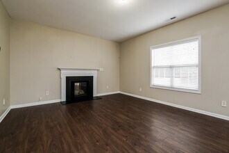 610 Crosstie St in Knightdale, NC - Foto de edificio - Building Photo