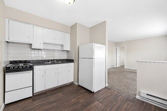 800 Harrisburg Pike, Unit Studio Up in Columbus, OH - Foto de edificio - Building Photo