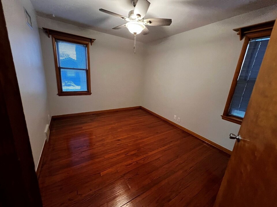 909 E Howard Ave in Milwaukee, WI - Building Photo